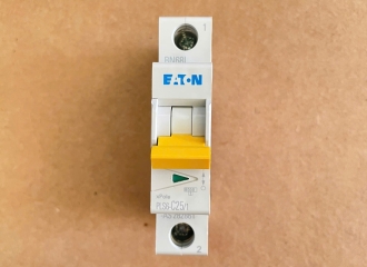 Aptomat MCB Eaton một cực 25A Y7-282861 công suất hợp lý