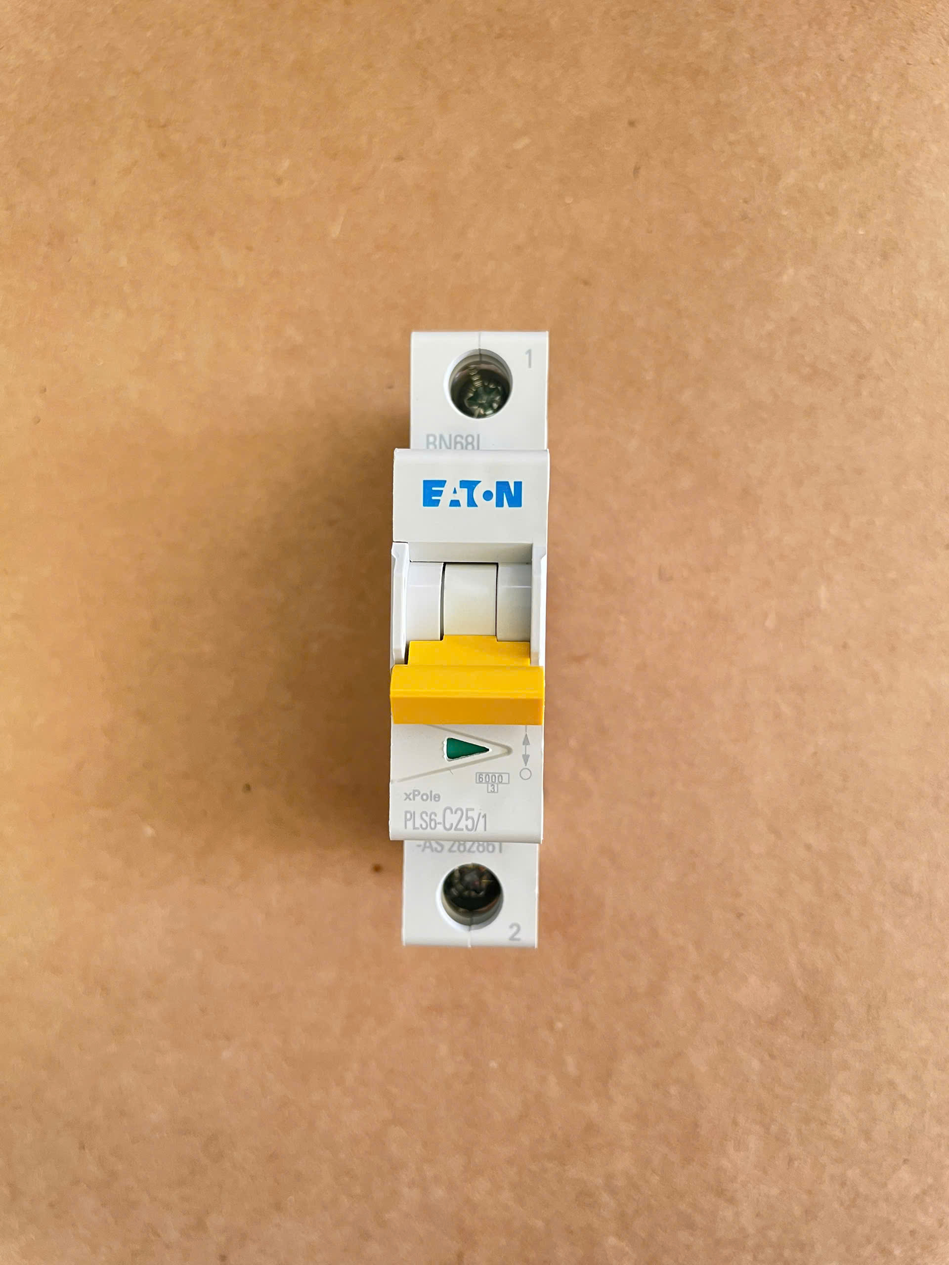 aptomat MCB Eaton một cực 25A Y7-282861